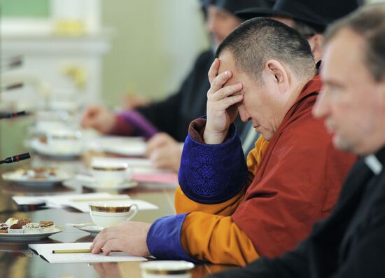 Vladimir Putin meets with representatives of traditional faiths