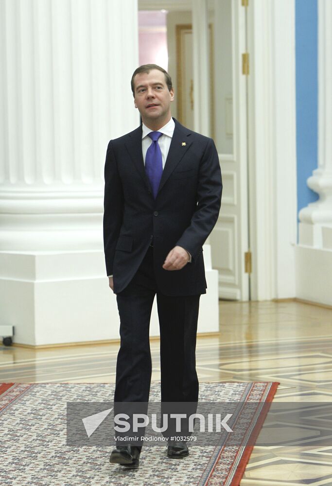Dmitry Medvedev presents presidential awards to young scientists