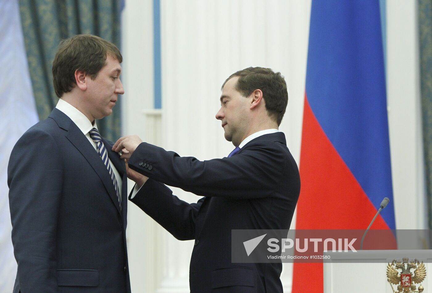 Dmitry Medvedev presents presidential awards to young scientists