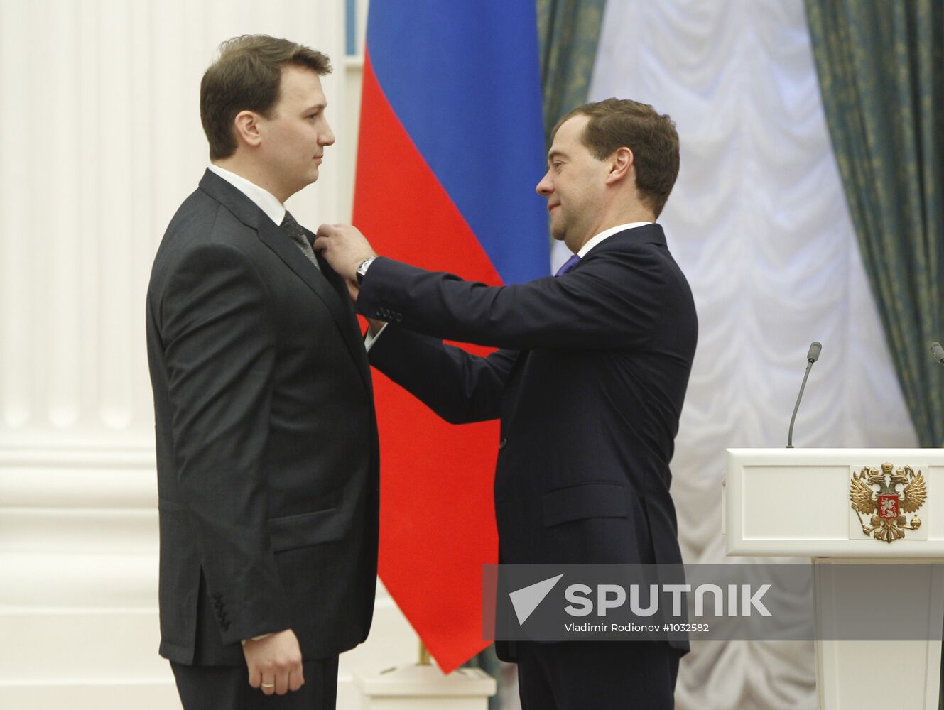 Dmitry Medvedev presents presidential awards to young scientists