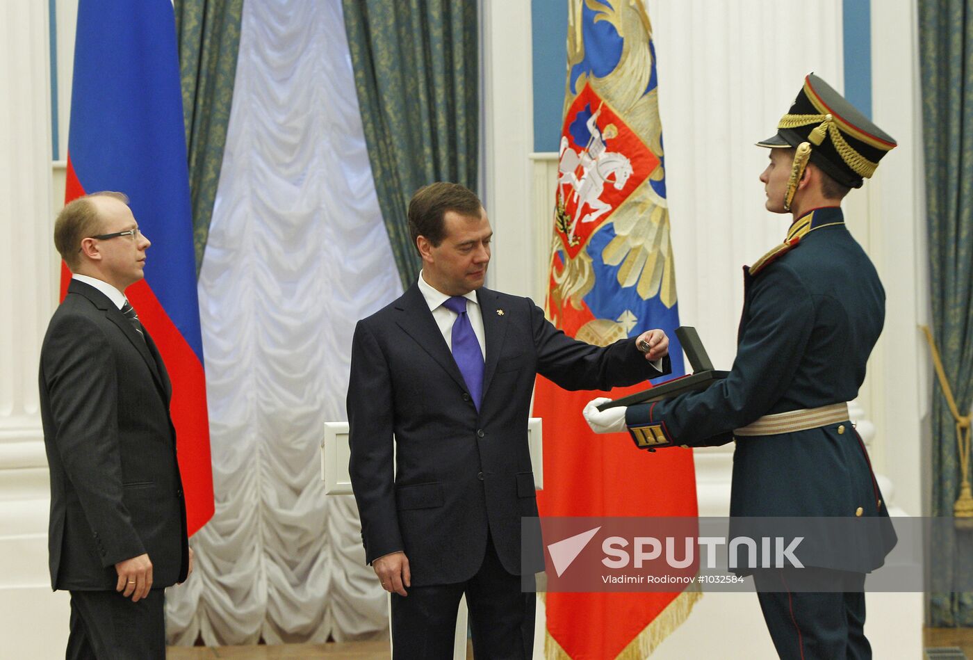 Dmitry Medvedev presents presidential awards to young scientists