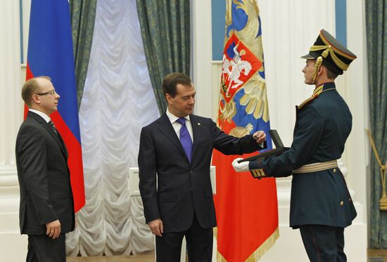 Dmitry Medvedev presents presidential awards to young scientists