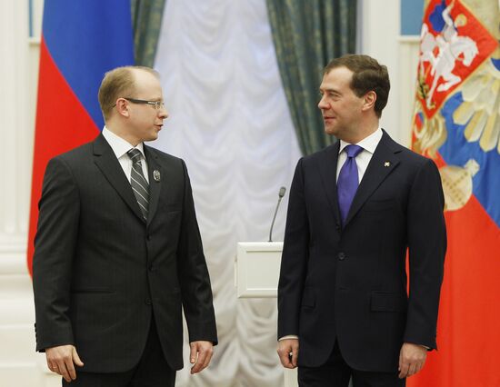 Dmitry Medvedev presents presidential awards to young scientists