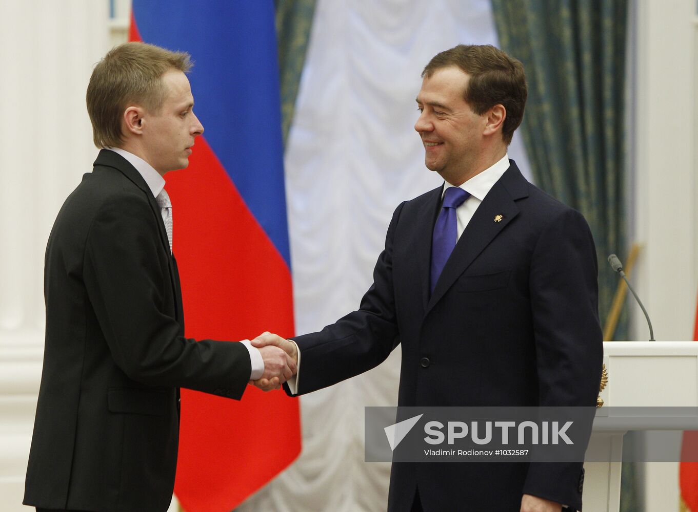 Dmitry Medvedev presents presidential awards to young scientists