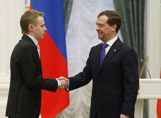 Dmitry Medvedev presents presidential awards to young scientists
