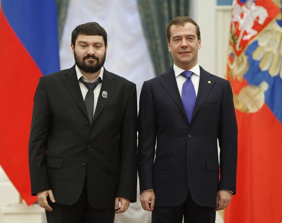 Dmitry Medvedev presents presidential awards to young scientists
