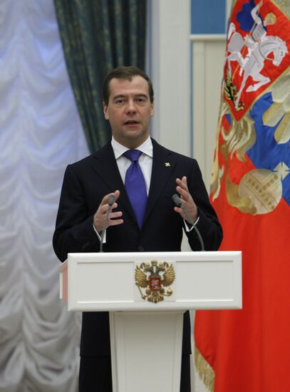 Dmitry Medvedev presents presidential awards to young scientists