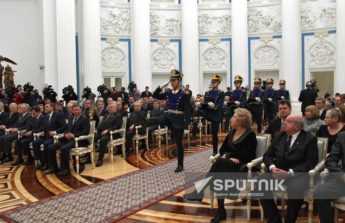 Dmitry Medvedev presents presidential awards to young scientists