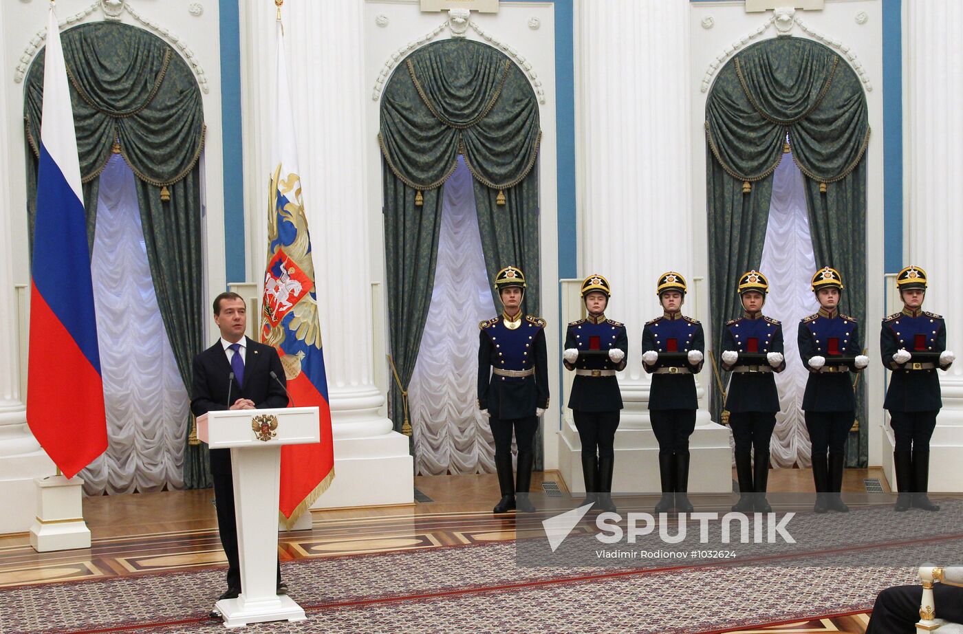 Dmitry Medvedev presents presidential awards to young scientists