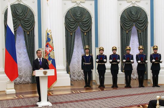 Dmitry Medvedev presents presidential awards to young scientists
