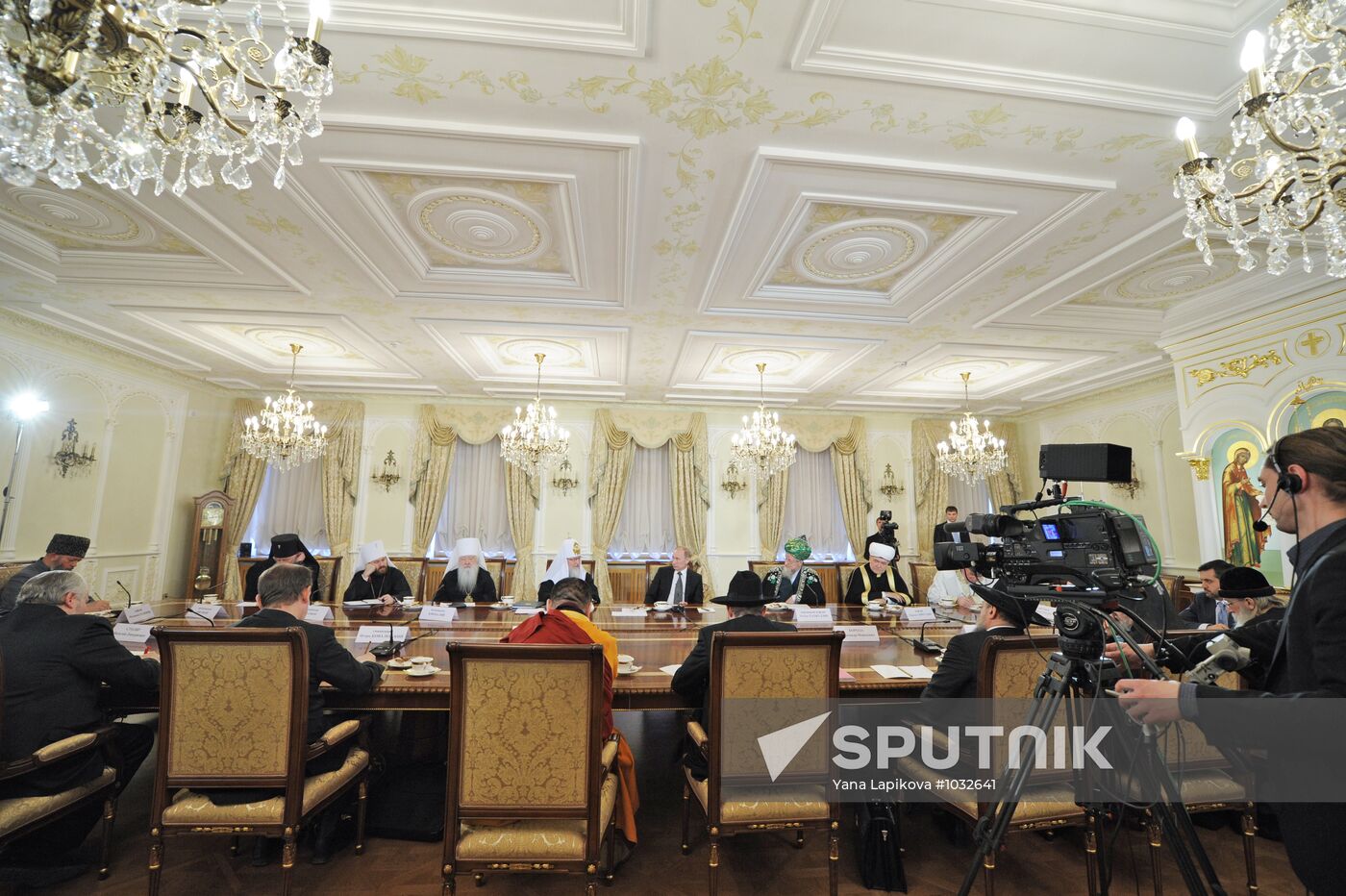 Vladimir Putin meets with representatives of traditional faiths