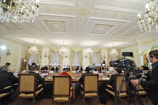 Vladimir Putin meets with representatives of traditional faiths