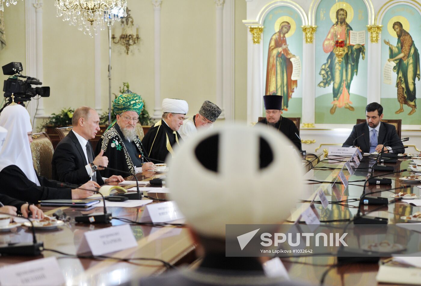 Vladimir Putin meets with representatives of traditional faiths