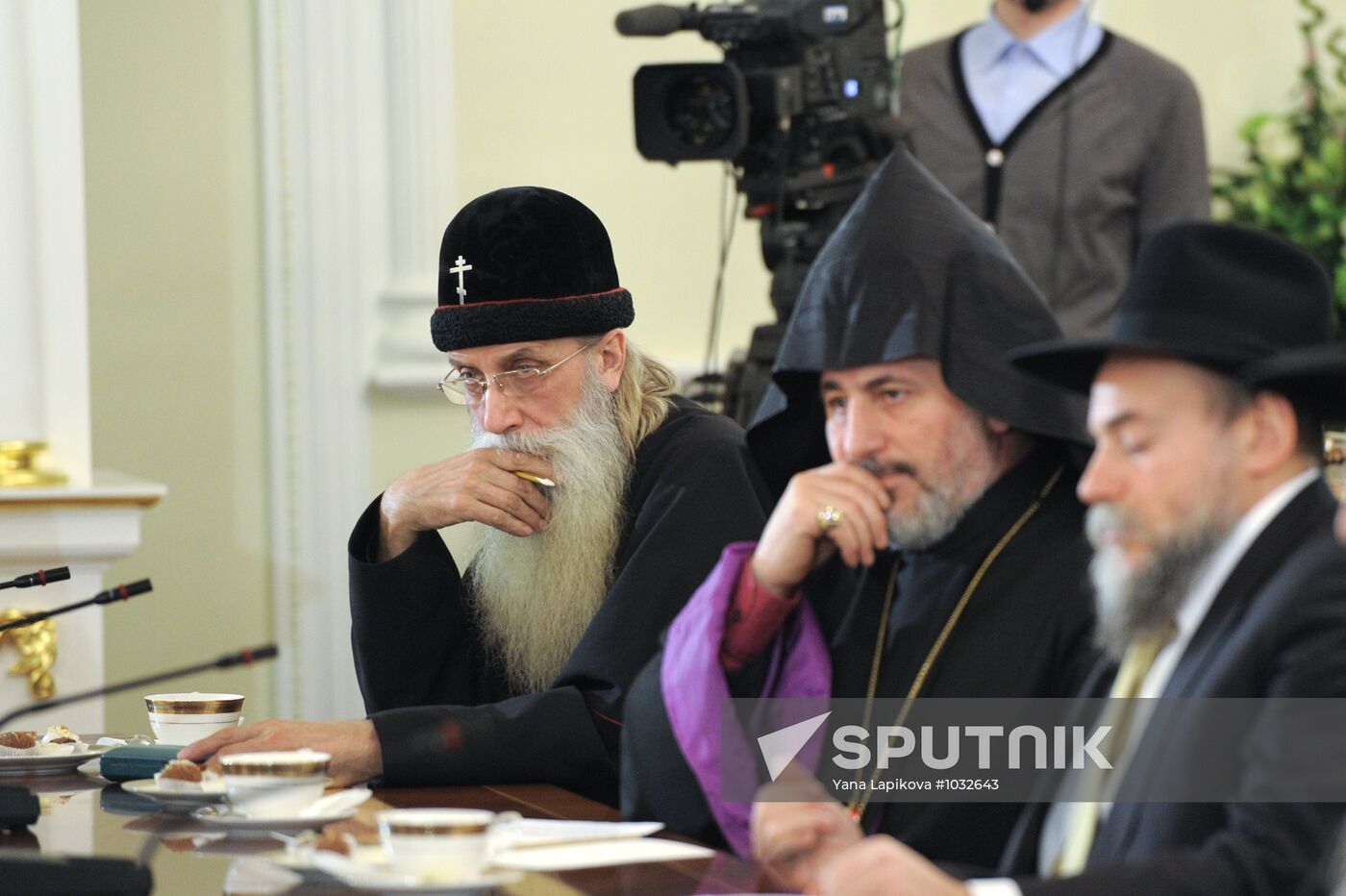 Vladimir Putin meets with representatives of traditional faiths