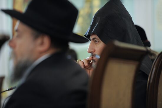 Vladimir Putin meets with representatives of traditional faiths