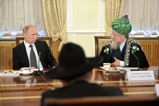 Vladimir Putin meets with representatives of traditional faiths