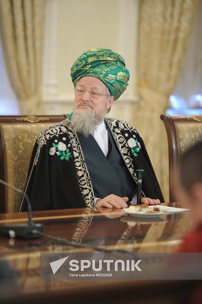 Vladimir Putin meets with representatives of traditional faiths