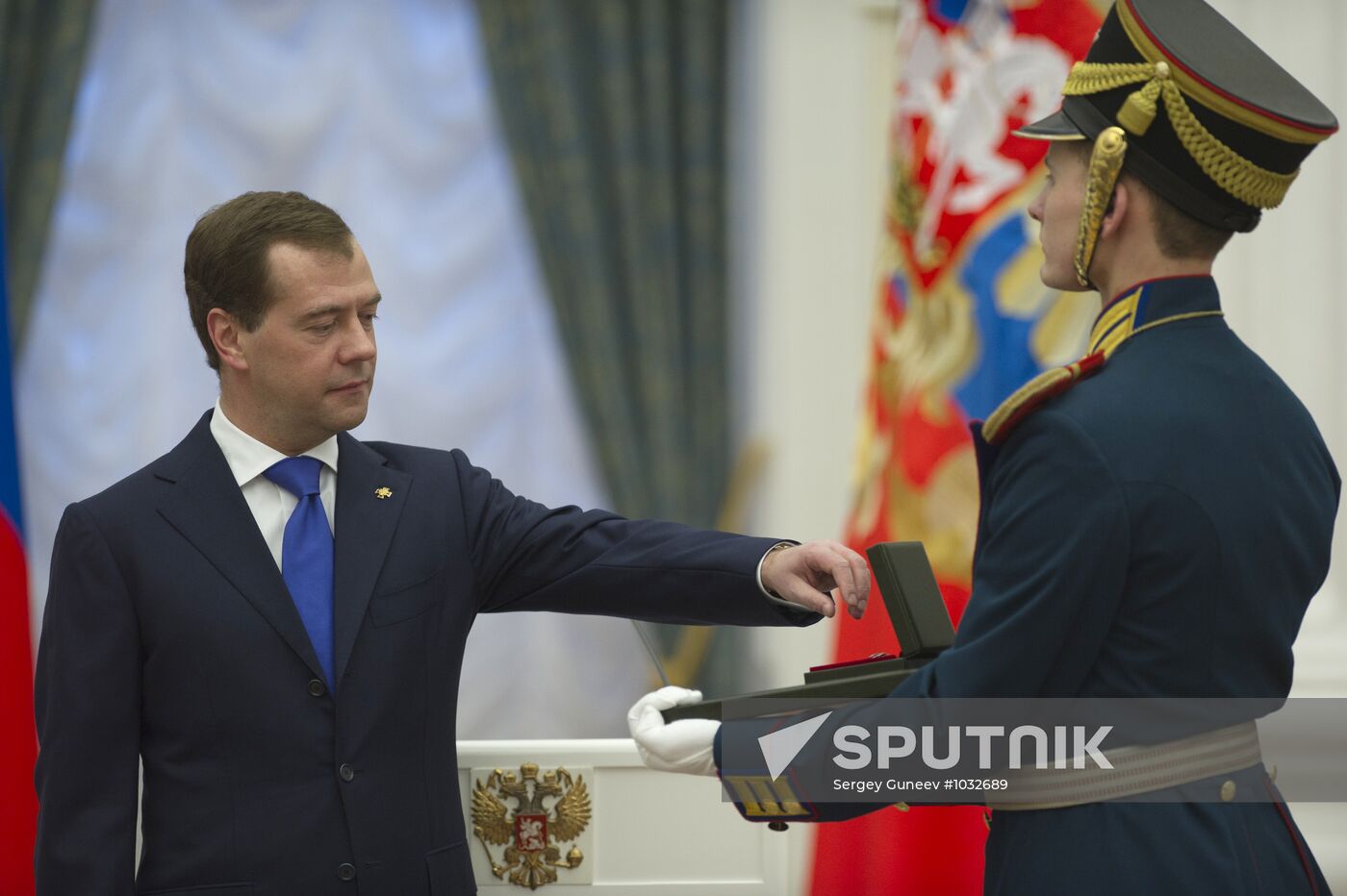 Dmitry Medvedev presents presidential awards to young scientists