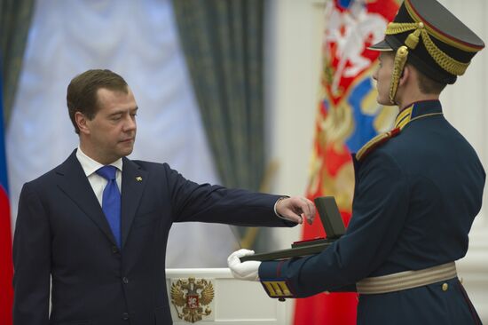 Dmitry Medvedev presents presidential awards to young scientists