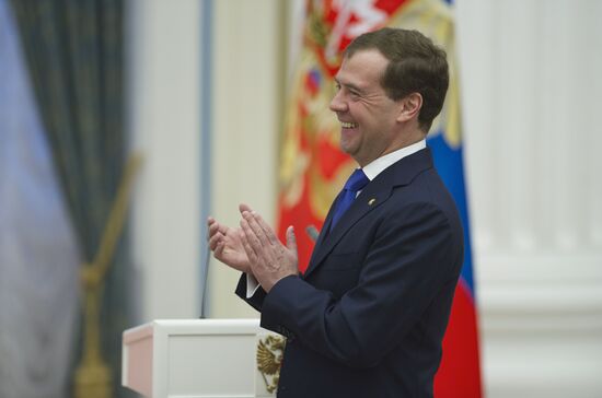Dmitry Medvedev presents presidential awards to young scientists
