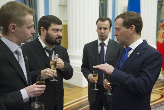 Dmitry Medvedev presents presidential awards to young scientists