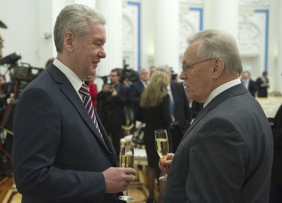Dmitry Medvedev presents presidential awards to young scientists