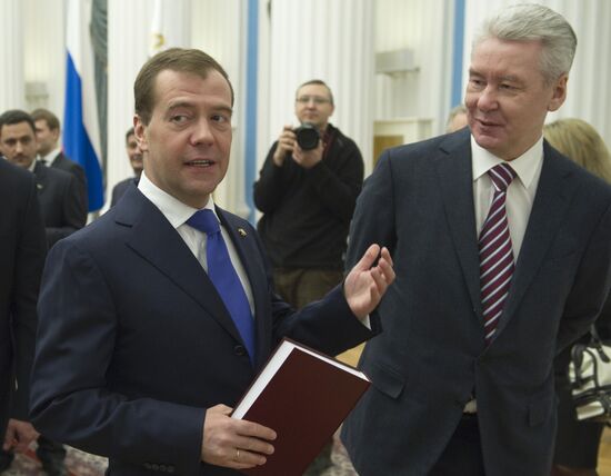 Dmitry Medvedev presents presidential awards to young scientists