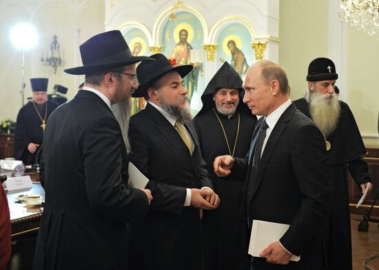 Vladimir Putin meets with representatives of traditional faiths