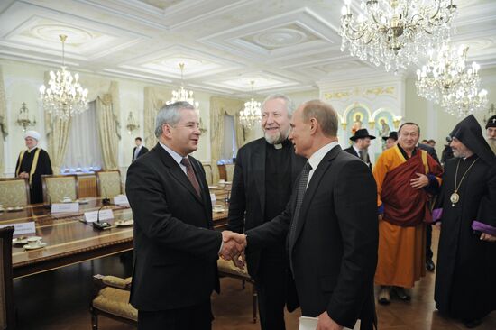 Vladimir Putin meets with representatives of traditional faiths