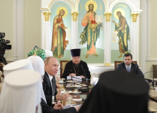 Vladimir Putin meets with representatives of traditional faiths