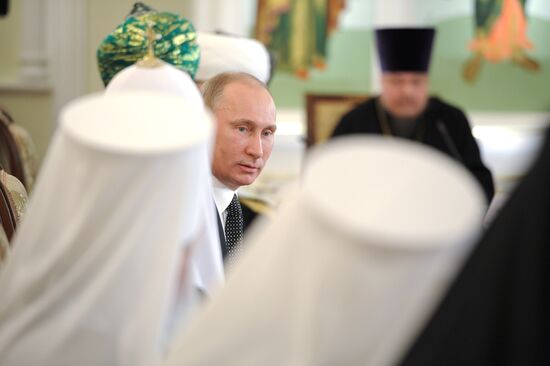 Vladimir Putin meets with representatives of traditional faiths