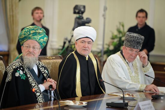 Vladimir Putin meets with representatives of traditional faiths