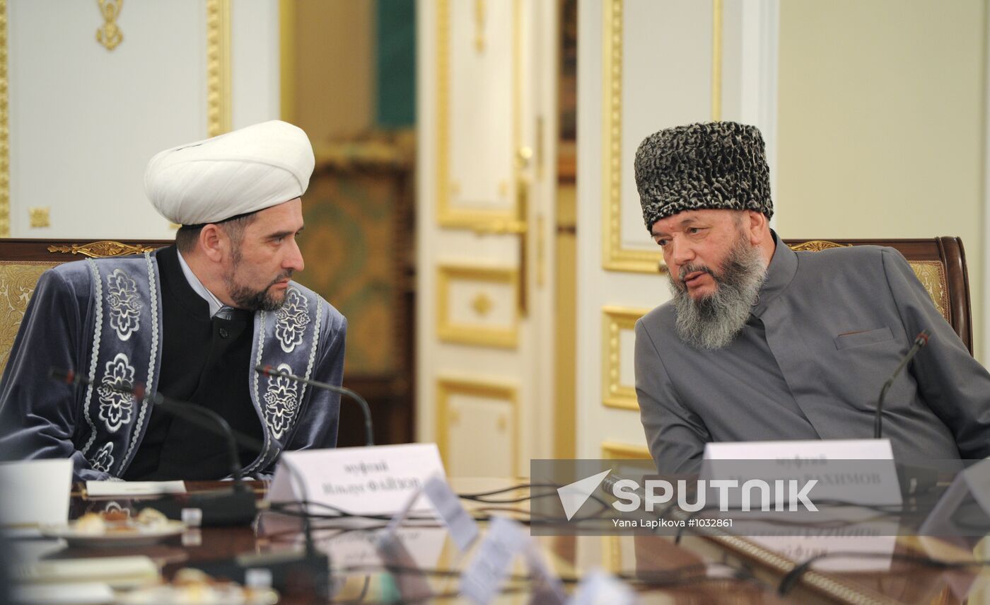 Vladimir Putin meets with representatives of traditional faiths