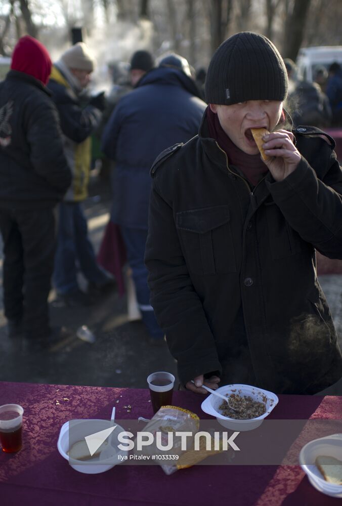 Distributing food to the homeless