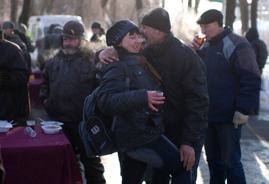 Distributing food to the homeless