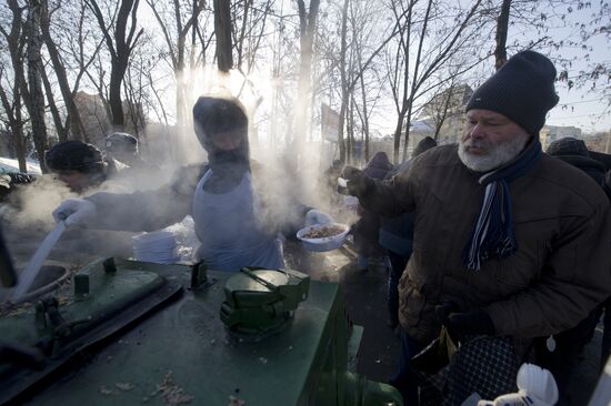 Distributing food to the homeless