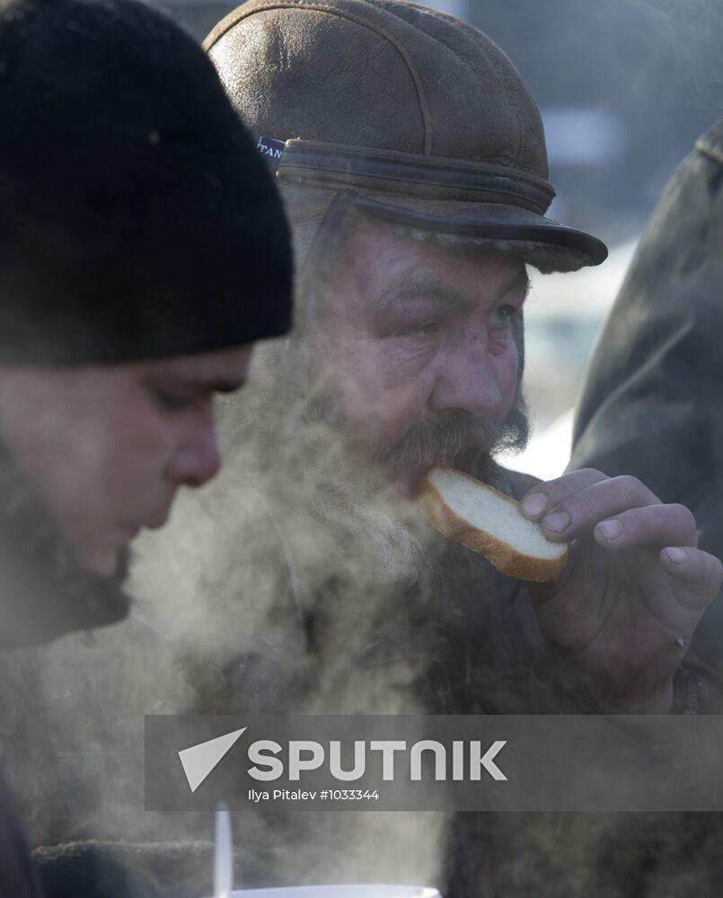 Distributing food to the homeless