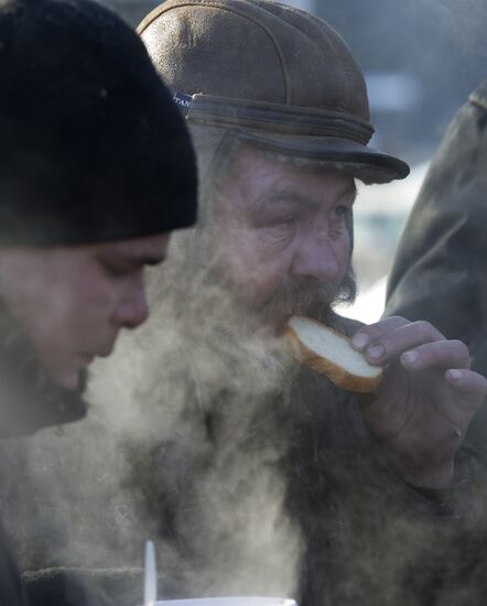 Distributing food to the homeless