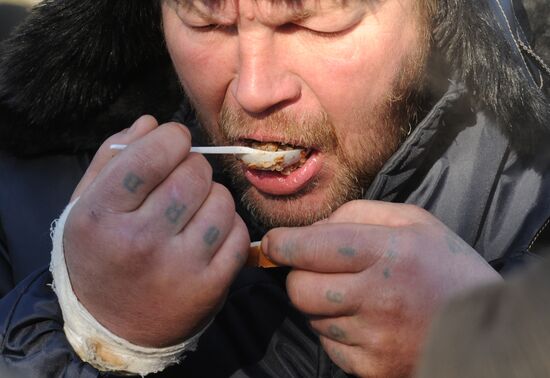 Distributing food to the homeless