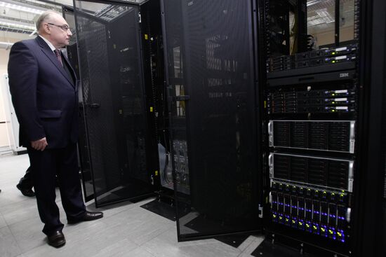 Installing equipment at polling station in St. Petersburg