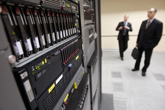 Installing equipment at polling station in St. Petersburg