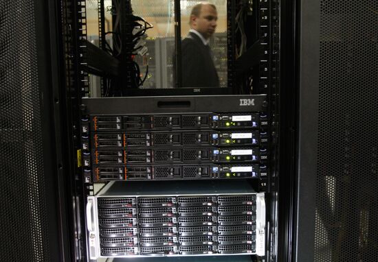 Installing equipment at polling station in St. Petersburg