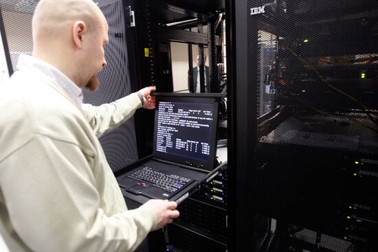Installing equipment at polling station in St. Petersburg