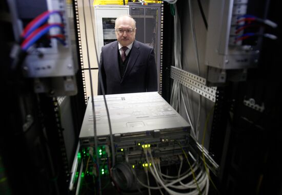 Installing equipment at polling station in St. Petersburg