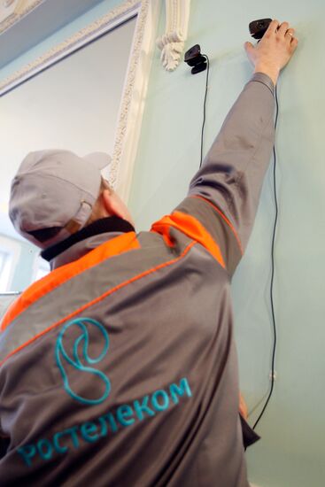 Installing equipment at polling station in St. Petersburg