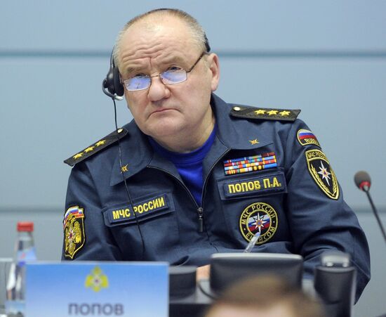 Vladimir Putin visits MChS Crisis Situation Management Center