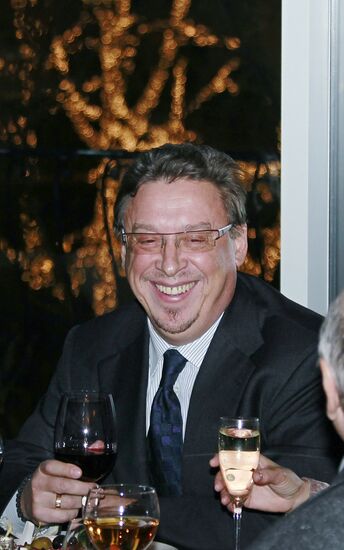 Party to mark opening of Reka club