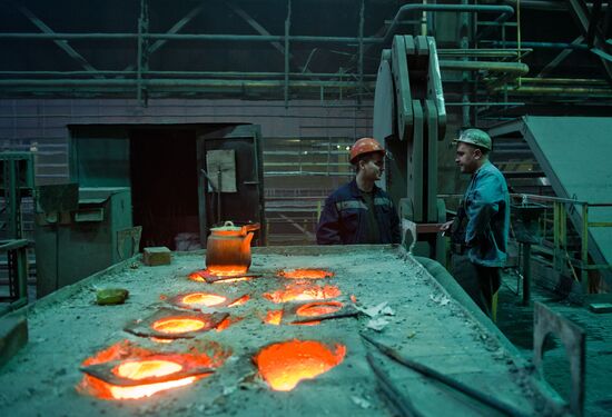 Work in the Oskol electrometallurgical plant
