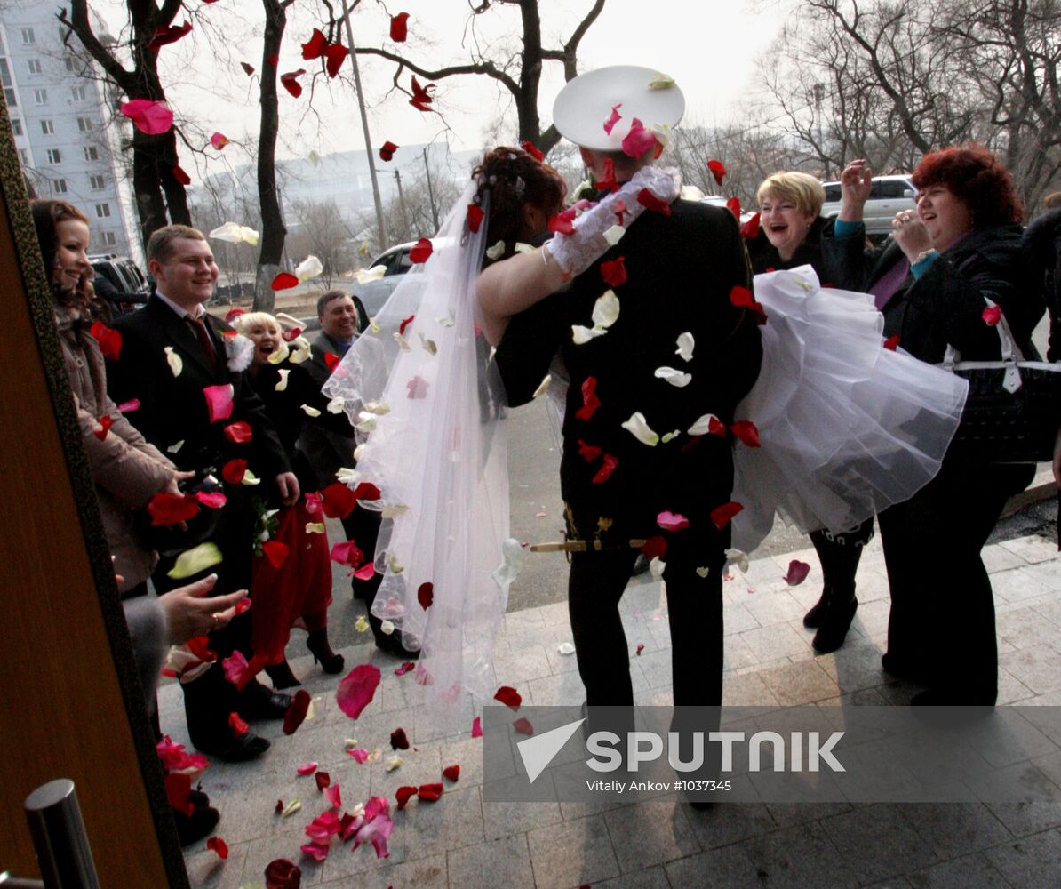 Marriage registration in Vladivostok on St Valentine's Day