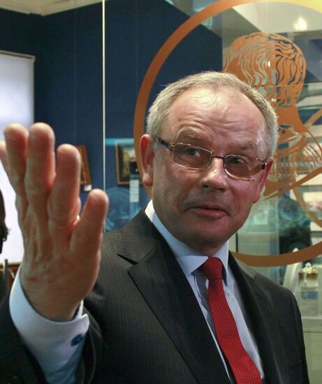 "Two Emperors" exhibition opens in Moscow